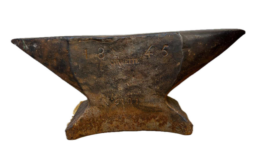 Historischer Amboss von 1845 in der Werkstatt